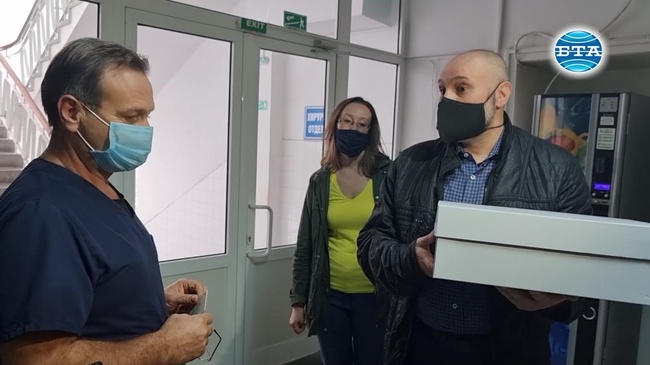 Излекуван от COVID-19 пациент направи дарение на отделението по анестезиология и интензивно лечение в Разград
