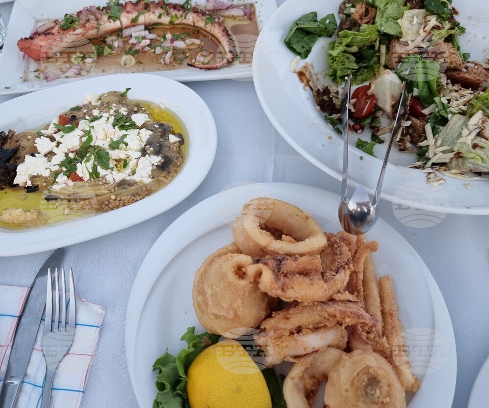 Работещите в туристическия сектор и хранителните услуги в Гърция обявиха 24-часова национална стачка на 25 февруари