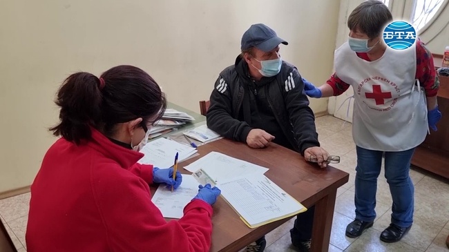 Трапезария на БЧК помага на бездомни в Русе