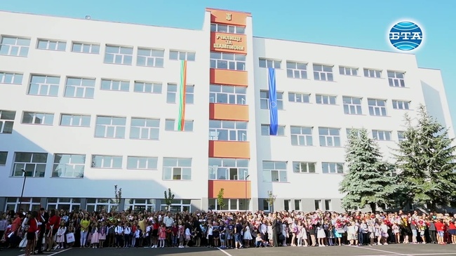 Два химна има кърджалийското училище "П.Р.Славейков"