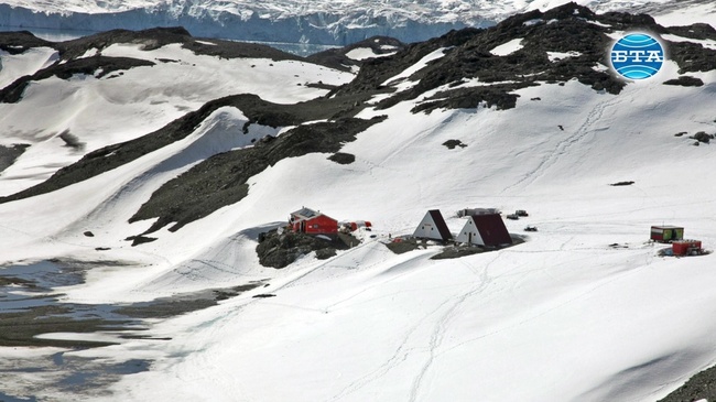 Две изложби показват снимки и картини от Антарктида във фоайето на Софийския университет