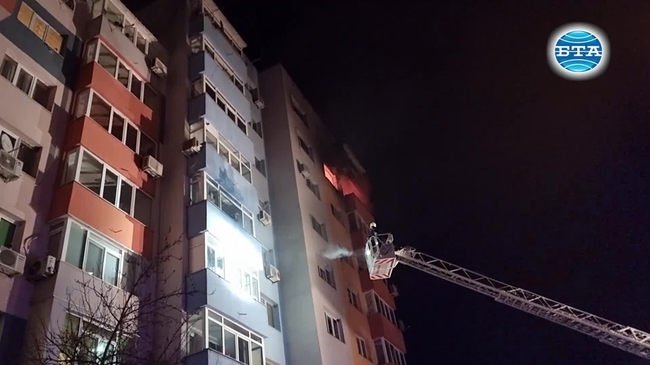 Пожар бушува в апартамент в жилищен блок в Благоевград
