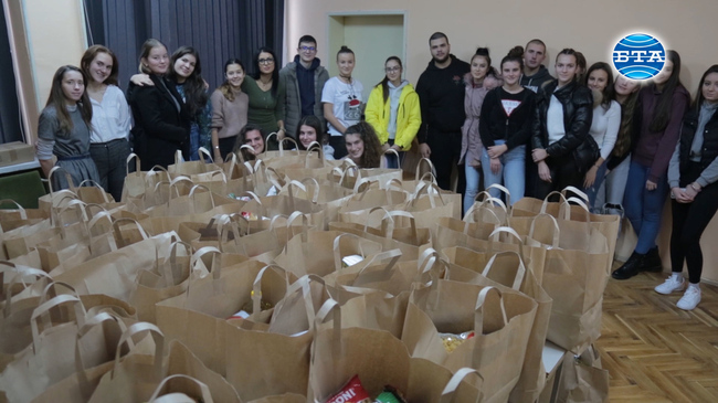 Ученици в Каварна дариха хранителни продукти на нуждаещи се в неравностойно положение