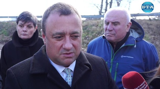 Министърът на земеделието Иван Иванов посети местата в с. Катуница, където водите на река Чая скъсаха дига 