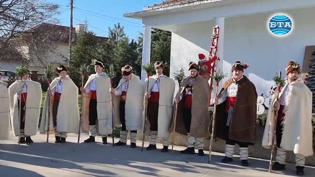 Над сто коледарски песни и благословии от Сливенския край са събрани в книга