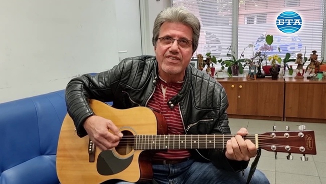 Видински учител е автор на два училищни химна и на песен за българското училище