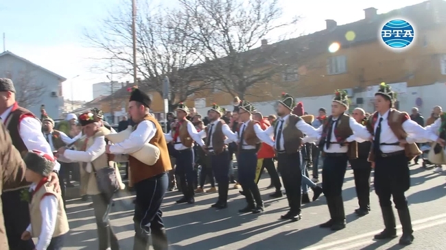 Ямболският коледарски буенек - уникалната традиция на танцуващите коледари