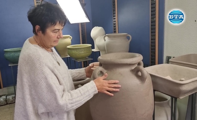 Дори и в период на пандемия най-важното е да създаваш нещо красиво, смята майсторката на глинени съдове Евгения Георгиева