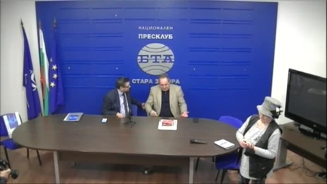 В Националния пресцентър на БТА- Стара Загора днес подписаха договор за сътрудничество генералният директор на БТА Кирил Вълчев и директорът на Държавна опера - Стара Загора Огнян Драганов.