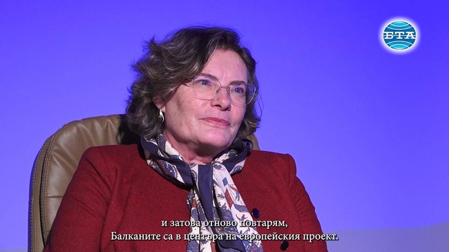 Тук сме, за да си помагаме едни на други, заедно ще успеем, заяви френската посланичка в България Флоранс Робин

