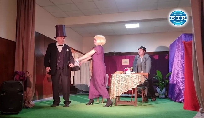 Любители театрали представиха премиерно спектакъла "Госпожа Министершата" в Исперих