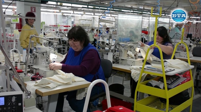 Модна компания в Русе ще наема работници от чужбина заради недостига на кадри у нас