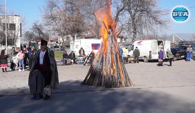 В село Царимир изпълниха обичая "Муфканица"