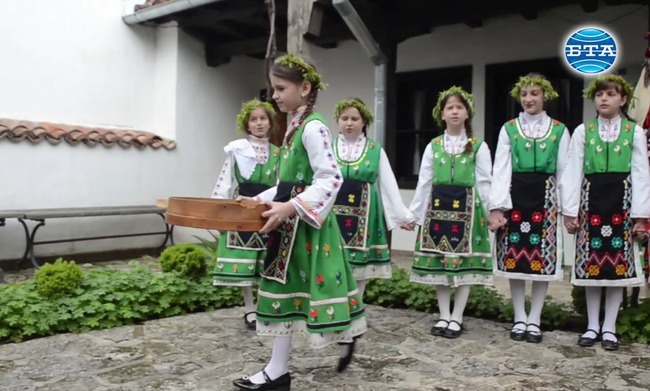 Възстановка на лазарски обичаи в Етнографската къща в Добрич