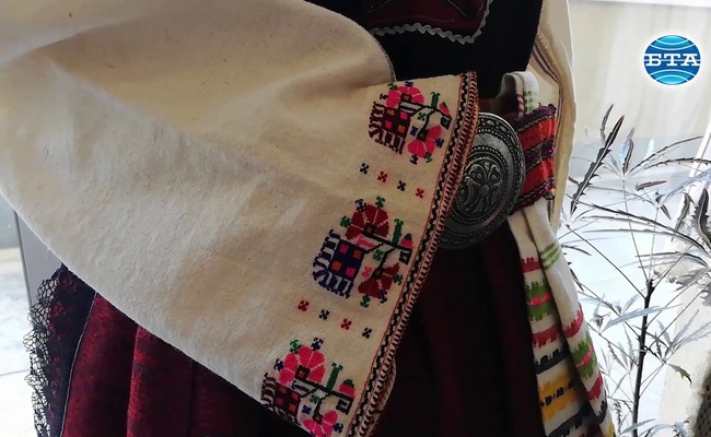 Изложба на народни носии представя сръчността и стремежа към красота на сливенските жени в миналото