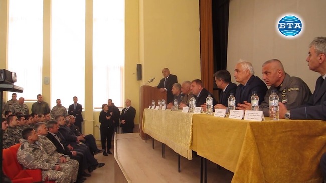 Висшето военновъздушно училище в Долна Митрополия ще бъде възстановено