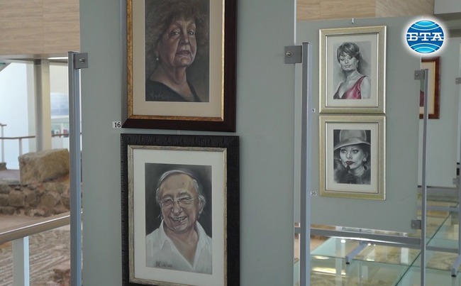 Художничката Магдалена Колева посвети изложба на Международния ден на театъра