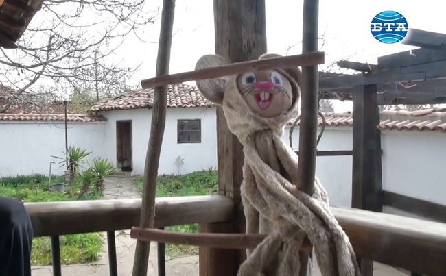 Изложба в Етнографската къща в Исперих пренася посетителите в света на приказките