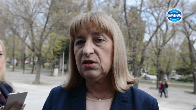Правосъдният министър Цецка Цачева подаде оставка