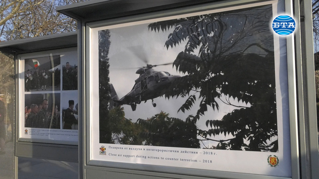 Министър Красимир Каракачанов откри фотоизложбата "15 години България в НАТО"