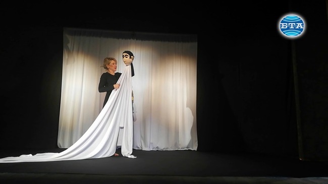 Моноспектакълът "Комедиантката" с Мая Бежанска премиерно на сцената на Държавен куклен театър - Сливен