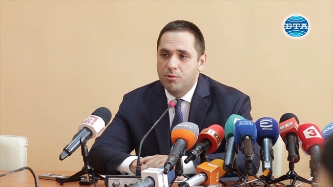 Консултативен съвет по т. нар. закон за горивата ще обсъди анализа на КЗК, каза министър Емил Караниколов