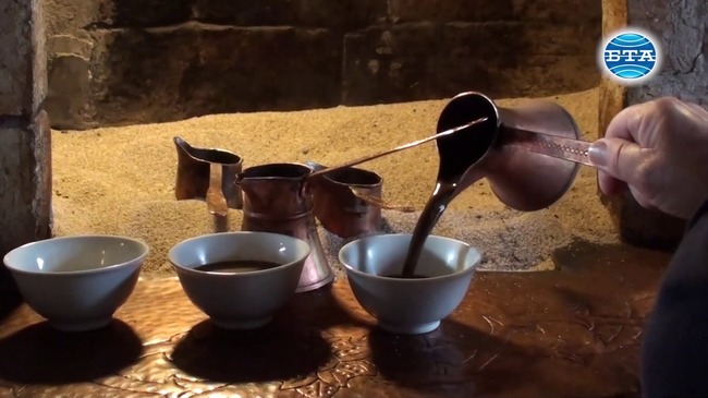 Въртяно кафе, варено на пясък, е една от атракциите на Златоград