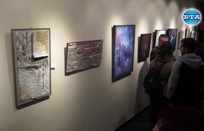 Трима художници подредиха изящна съвместна изложба в плевенската галерия "Ростов"