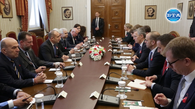 Президентът Румен Радев и генералният секретар на НАТО Йенс Столтенберг проведоха пленарни разговори на "Дондуков" 2