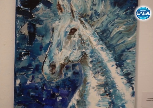 Живописна изложба под наслов "Между слово и цвят" подреди в ГХГ-Варна преподавател по български език