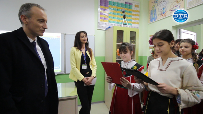 Министърът на образованието и науката Красимир Вълчев посети СУ "Георги Измирлиев" в Горна Оряховица