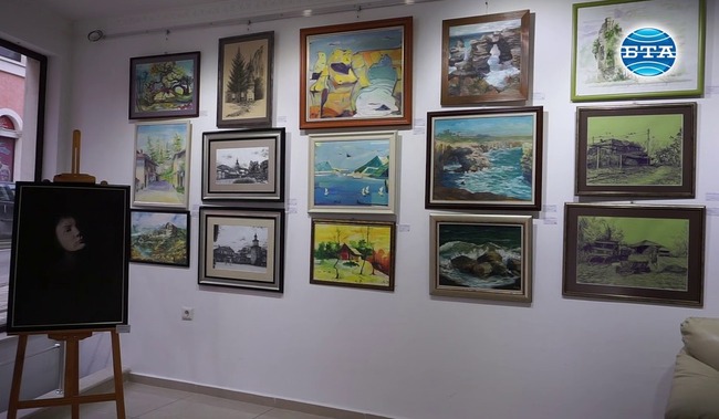 Десета изложба-конкурс на учениците от НУИ "Добри Христов" в галерия "Ларго"