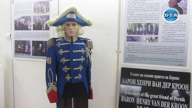 Перник излага за първи път част от дарената колекция от фестивални атрибути на покойния президент на ФЕКГ 