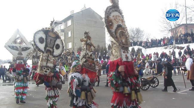Сурвакари показаха "Тайнството на Сурва" в Радомир