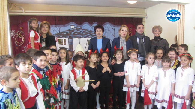 Детска маскарадна щафета "Да бъде" започна в Перник