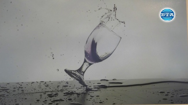 Фотоизложба по повод 95-годишнината на Националната професионална гимназия по полиграфия и фотография бе открита в галерия "Дебют"