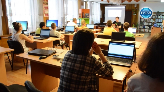 Мини технологичен център в Регионална библиотека "Христо Ботев" - Враца обучава деца и младежи