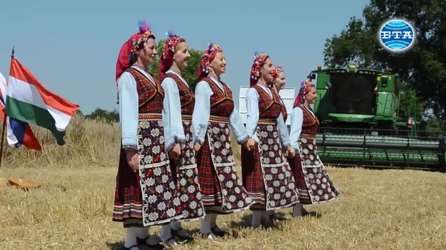 С тържествена церемония край Генерал Тошево зажънаха ръжта по проекта "Хляб на мира" 
