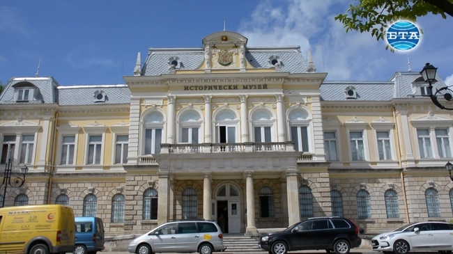 Изложба представя ценни документи, апаратура и пособия на болницата в Русе