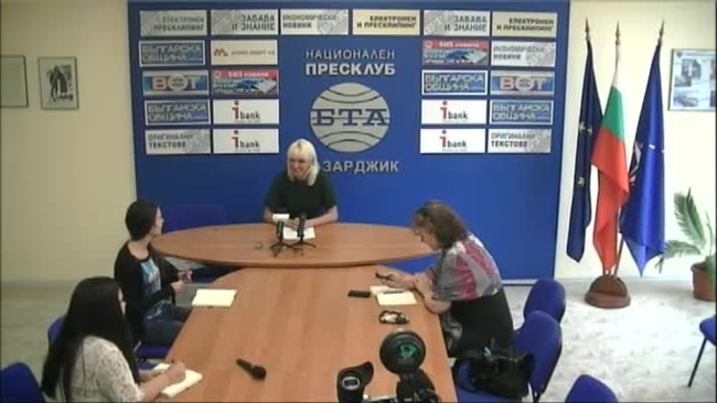 Фризьорката Ваня Иванова се подготвя да подобри собствения си рекорд за брой прически, вписан в Книгата на Гинес