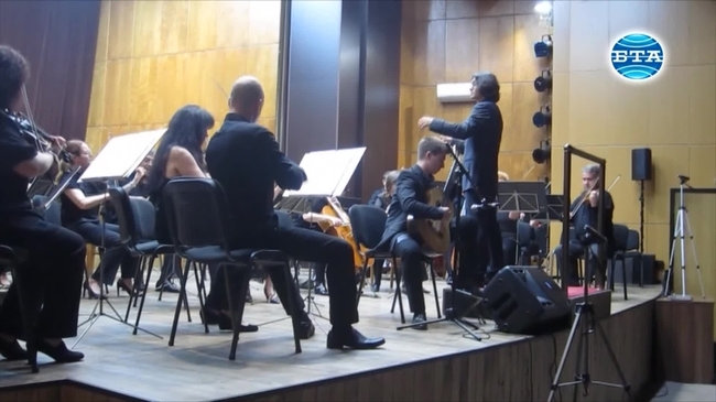 Маестро Йордан Камджалов с Плевенската филхармония предизвиква възторга на публиката