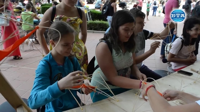 Арт панаир в Добрич насърчава децата към творчество чрез различни ателиета