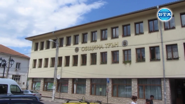 Накъде върви Трън една година след местния референдум относно златодобива