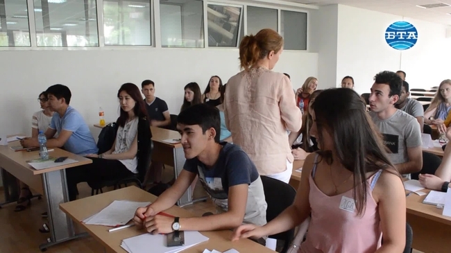 Студенти от над 10 държави участват в започналия днес в Добрич летен университет