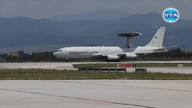 Показаха самолет AWACS на столичното летище