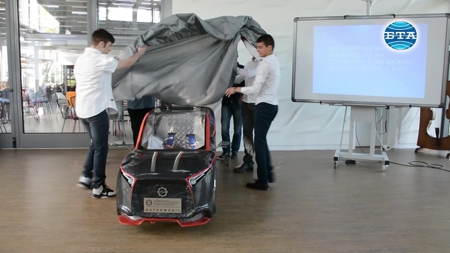 Бургаски ученици създадоха електромобил, с който ще участват в състезание във Франция