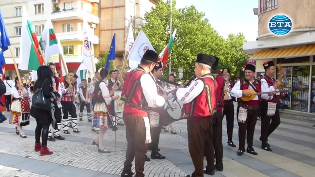 Деца от седем държави участват в фолклорния фестивал "Приятелство без граници" в Сливен