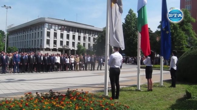 Паметник на Емил Димитров бе открит в Плевен навръх празника на града