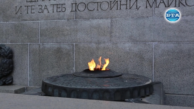 С церемония и шествие на "Безсмъртния полк" бе отбелязан Денят на победата в София