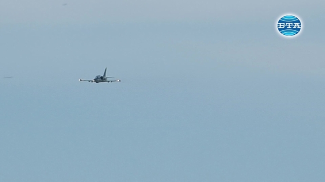 Военният комитет на ЕС наблюдава в Трета авиобаза демонстрации на българските ВВС